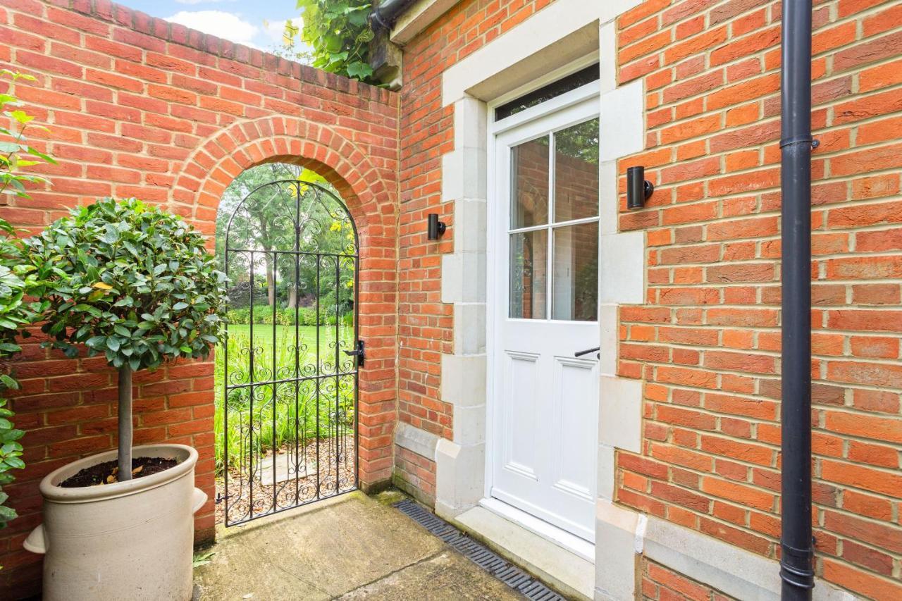 The Annexe - Beautiful Apartment With Garden Close To Heathrow And Windsor Staines-upon-Thames Exteriér fotografie